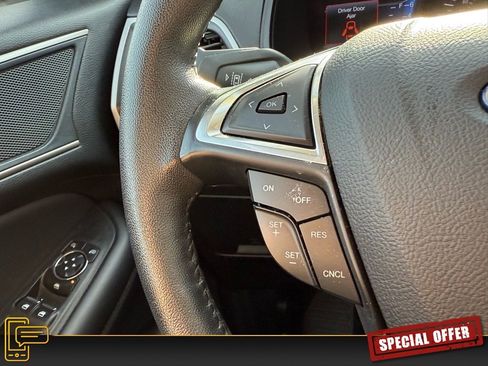 Used 2024 Ford Edge SEL image 17