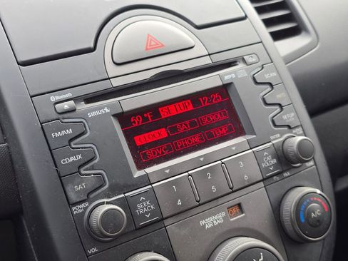 Used 2010 Kia Soul + w/ Audio Pkg image 31