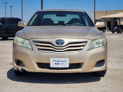 Used 2011 Toyota Camry LE image 6