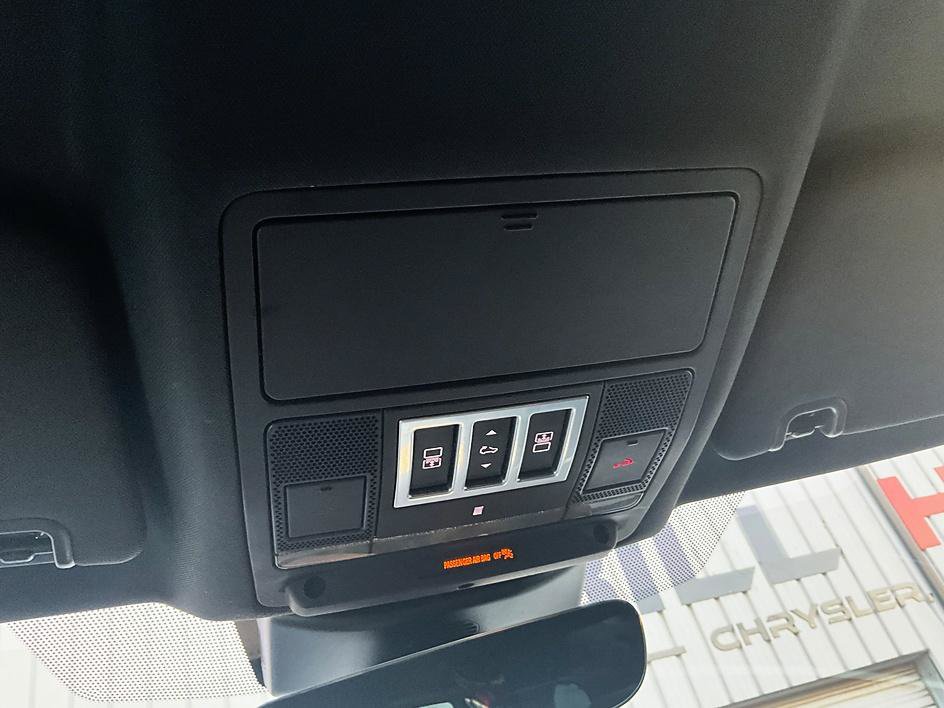 Used 2020 Land Rover Discovery Landmark AWD/4WD image 27