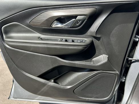 Used 2024 GMC Terrain SLE FWD image 21