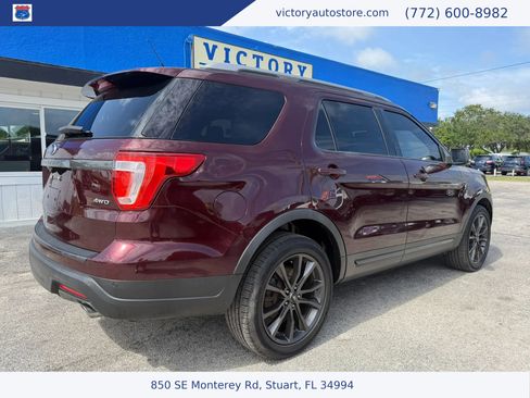 Used 2018 Ford Explorer XLT w/ Equipment Group 202A AWD/4WD image 3