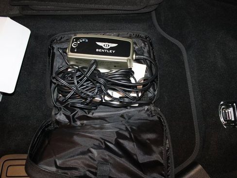 Used 2022 Bentley Flying Spur V8 image 48