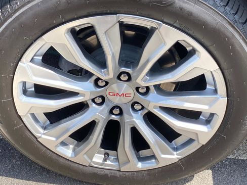 Used 2024 GMC Yukon XL Denali w/ Denali Reserve Package image 28