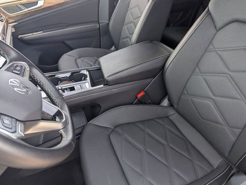 Used 2025 Volkswagen Atlas SE image 20