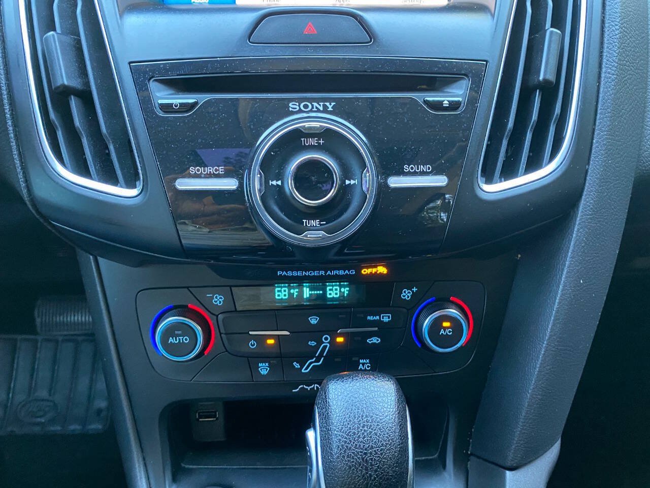 Used 2017 Ford Focus SEL FWD image 30