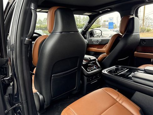 Used 2020 Lincoln Navigator Reserve image 22