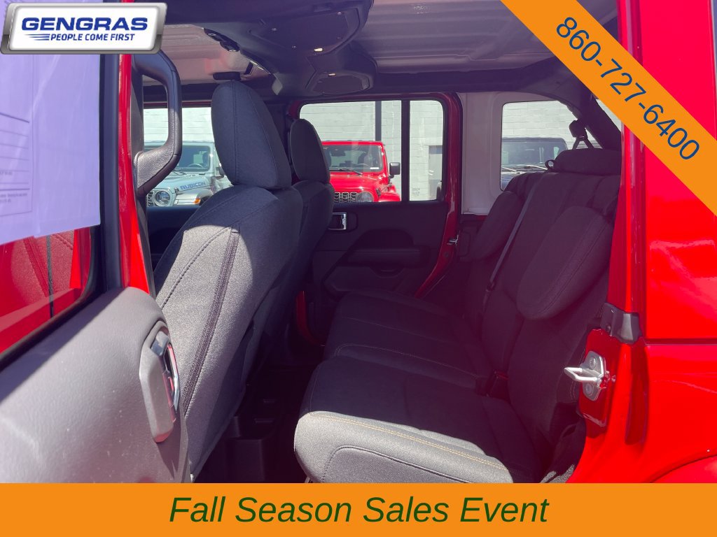 Used 2025 Jeep Wrangler Unlimited Sahara AWD/4WD image 32
