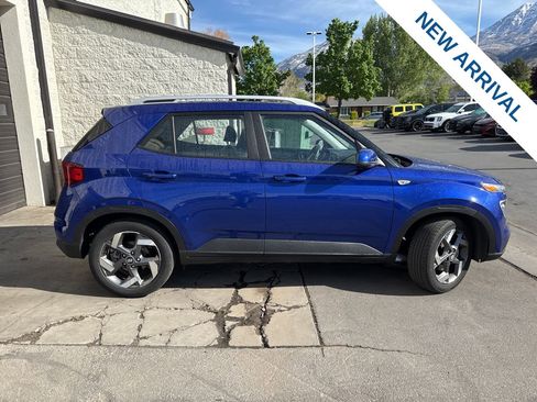 Used 2022 Hyundai Venue Limited image 8