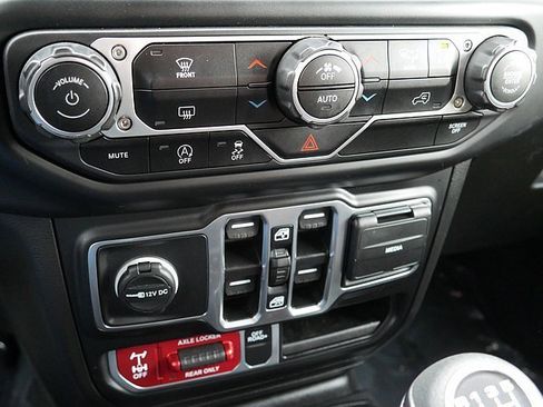 Used 2023 Jeep Gladiator Mojave image 39
