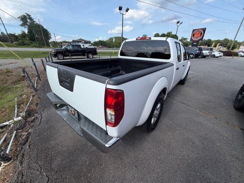 Used 2011 Nissan Frontier SV RWD image 4