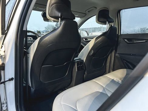 Used 2024 Kia Niro EX image 10