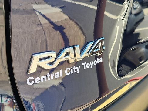 Used 2025 Toyota RAV4 XLE FWD image 29