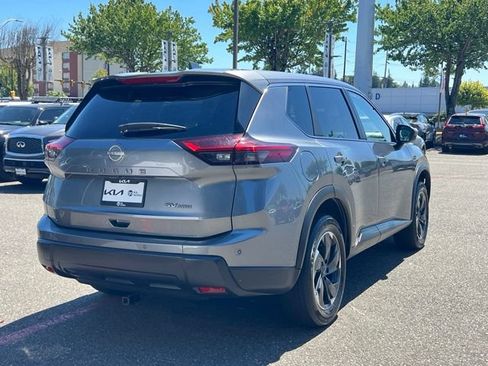 Used 2024 Nissan Rogue SV AWD/4WD image 7