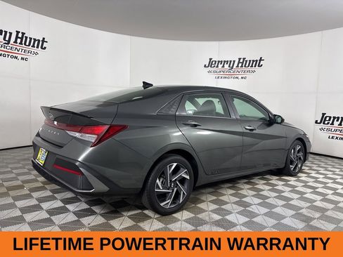 Used 2025 Hyundai Elantra Sport image 5