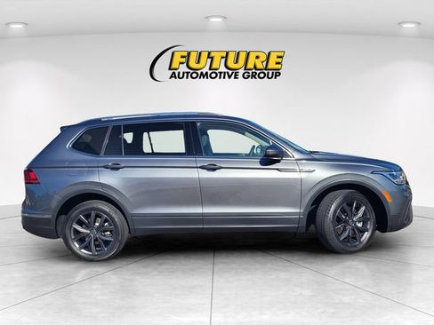 Used 2023 Volkswagen Tiguan SE FWD image 3
