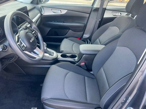 Certified 2023 Kia Forte LXS FWD image 4