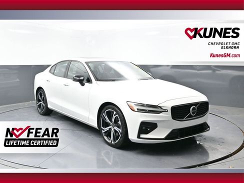 Used 2024 Volvo S60 B5 Core image 1