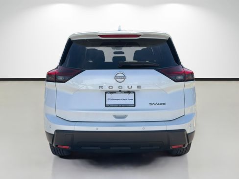 Used 2024 Nissan Rogue SV AWD/4WD image 4