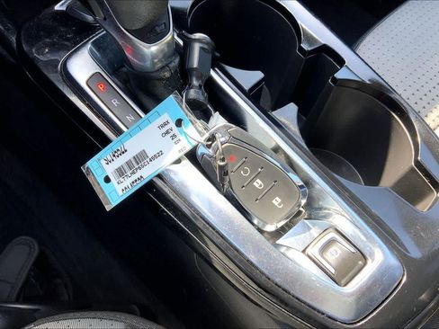 Used 2025 Chevrolet Trax LT FWD image 14