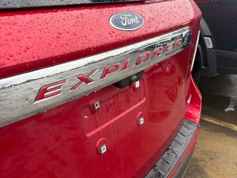Used 2020 Ford Explorer XLT w/ Equipment Group 202A image 6