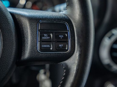 Used 2014 Jeep Wrangler Unlimited Rubicon w/ Connectivity Group image 31