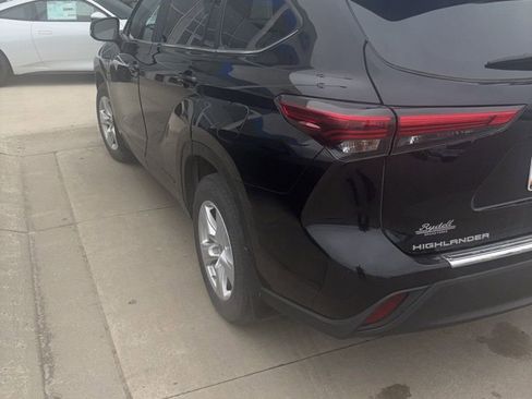 Used 2023 Toyota Highlander LE image 8