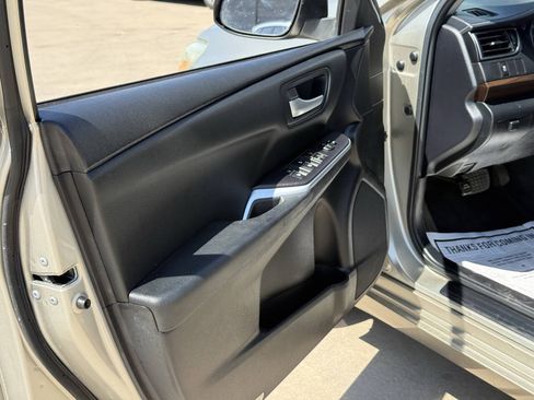 Used 2015 Toyota Camry LE FWD image 7