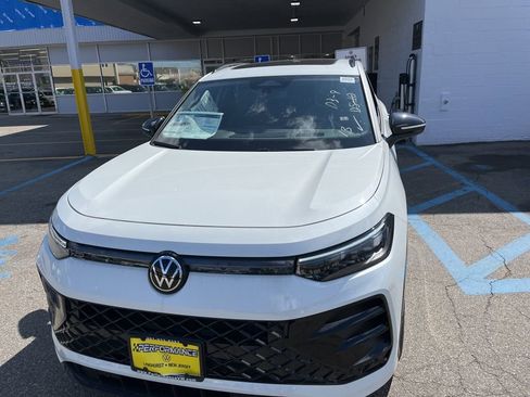 New 2026 Volkswagen Tiguan SE R-Line image 23