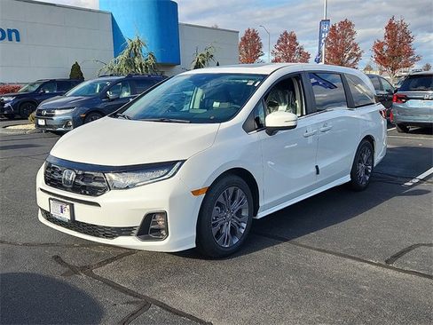 New 2026 Honda Odyssey Touring image 3