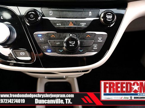 Used 2023 Chrysler Voyager LX image 24