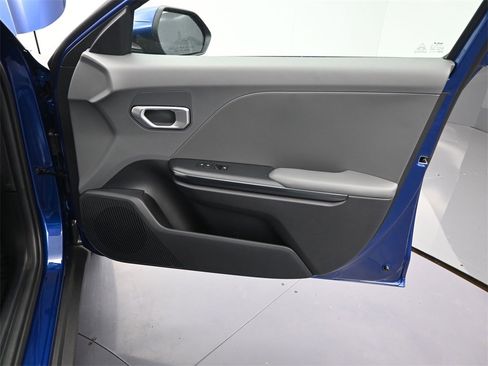 New 2025 Kia K4 LXS image 21