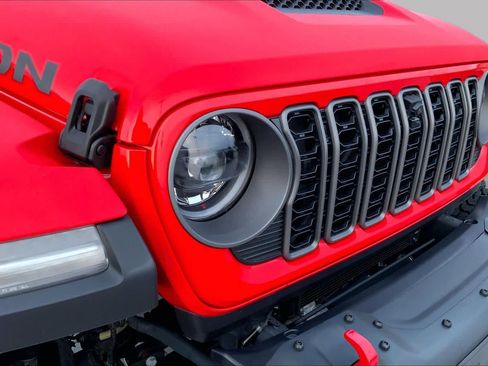 Used 2026 Jeep Wrangler Unlimited Rubicon AWD/4WD image 25