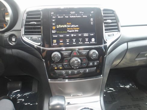 Used 2022 Jeep Grand Cherokee Laredo E image 14