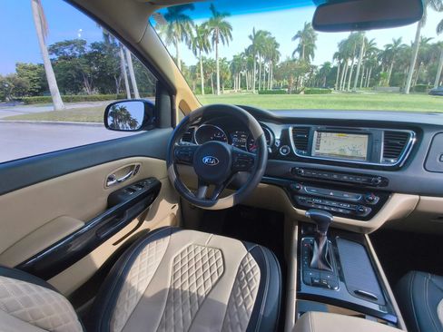 Used 2018 Kia Sedona SX FWD image 27