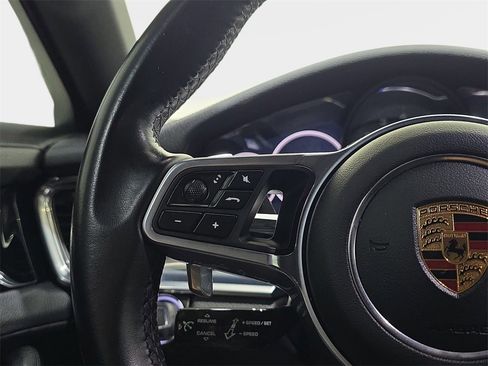 Used 2018 Porsche Panamera 4 image 19