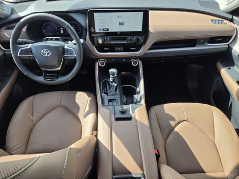 Used 2026 Toyota Grand Highlander AWD image 13