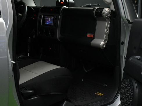 Used 2008 Toyota FJ Cruiser 4WD image 37