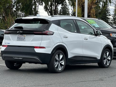 Used 2022 Chevrolet Bolt EUV LT w/ Convenience Package image 5