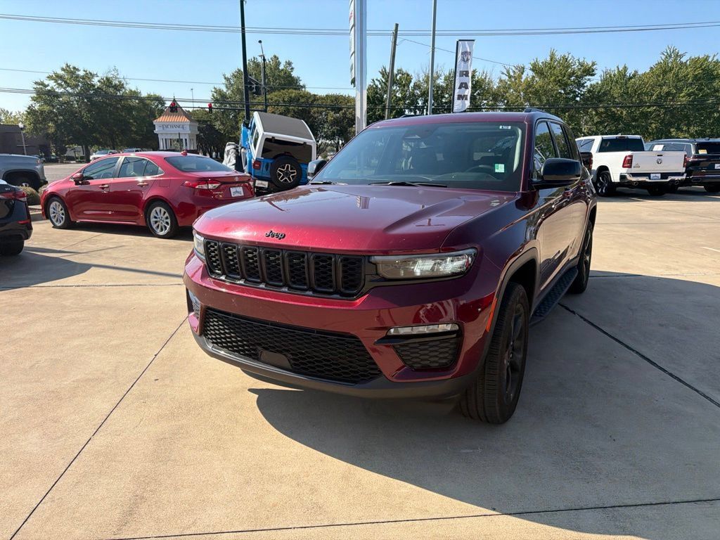 Used 2023 Jeep Grand Cherokee Limited w/ Black Appearance Package RWD image 5
