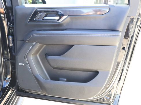 Used 2025 GMC Yukon XL Elevation AWD/4WD image 37