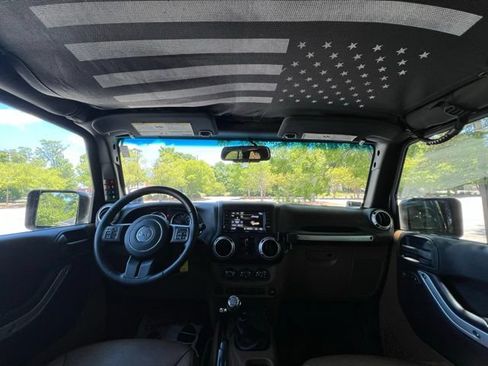 Used 2017 Jeep Wrangler Unlimited Sahara w/ Connectivity Group AWD/4WD image 23