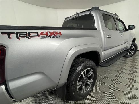 Used 2019 Toyota Tacoma TRD Sport w/ Technology Package image 4