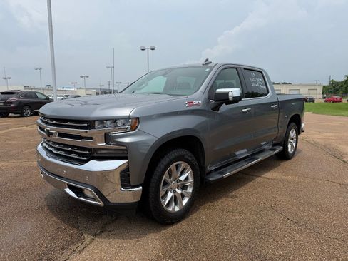 Used 2022 Chevrolet Silverado 1500 LTZ w/ LTZ Premium Package AWD/4WD image 2