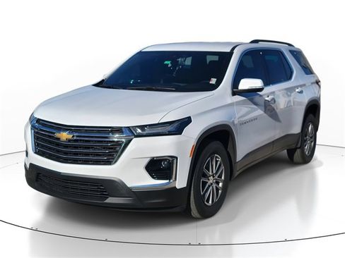 Used 2023 Chevrolet Traverse LT image 2