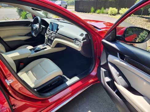 Used 2021 Honda Accord Touring image 12