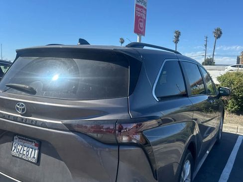 Used 2023 Toyota Sienna XLE w/ XLE Plus Package FWD image 7