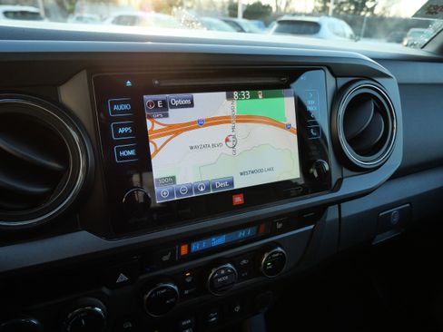 Certified 2018 Toyota Tacoma TRD Off-Road image 23