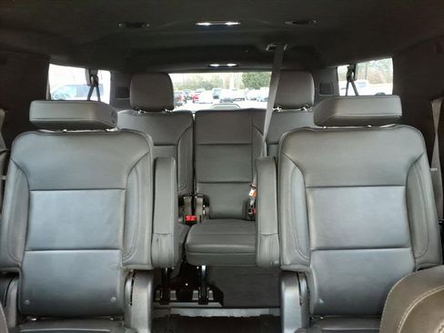 Used 2022 Chevrolet Suburban Z71 w/ Luxury Package image 18