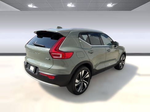 Used 2023 Volvo XC40 B5 Plus w/ Protection Package Premier AWD/4WD image 9